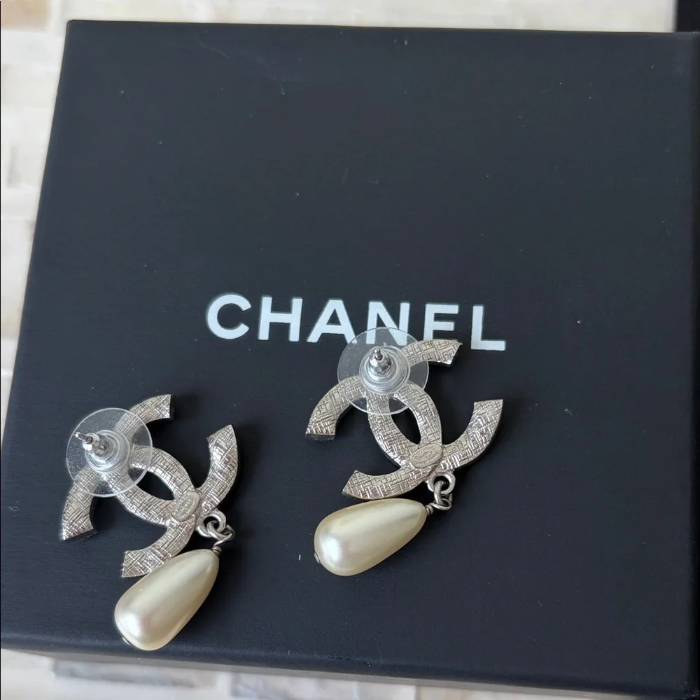 CHANEL Silver and Cream Pearl Earrings